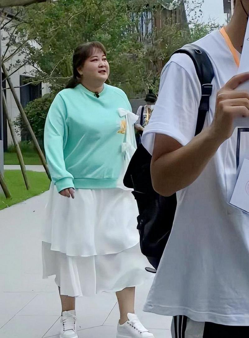 贾玲又瘦了,贾玲又瘦了美到认不出