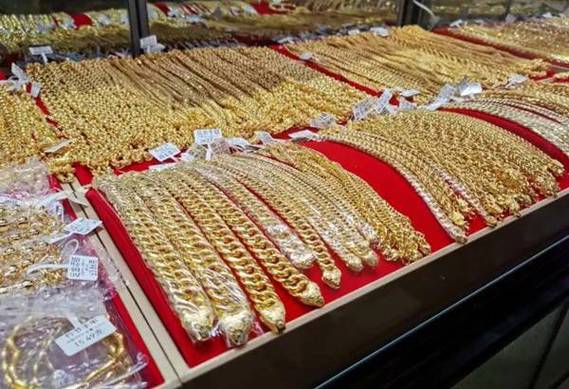 金饰价格跌回千元内,金饰价格跌回千元内怎么办