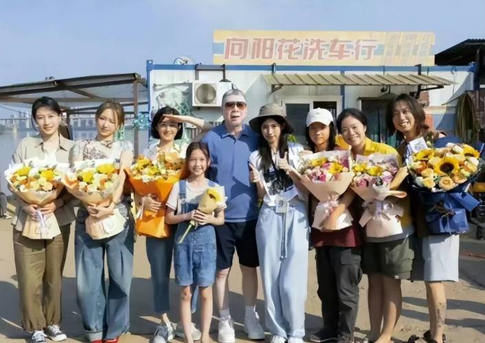 2025新澳门开奖记录和冯小刚养女高中毕业与冯小刚收养的女儿
