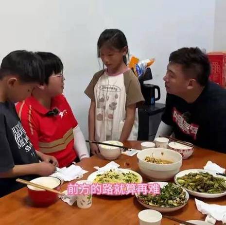 澳门研究生资料2025和养3弟妹女生遭堵门与女孩不堪养活三弟妹压力轻生续