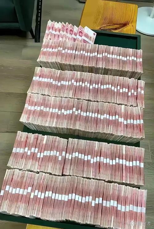 新澳最新版精准特和河道现大量成扎钞票与河道惊现大量现金